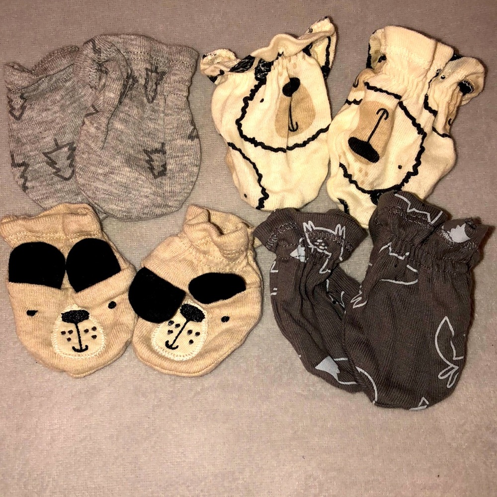 Bundle of 4 infant mitts